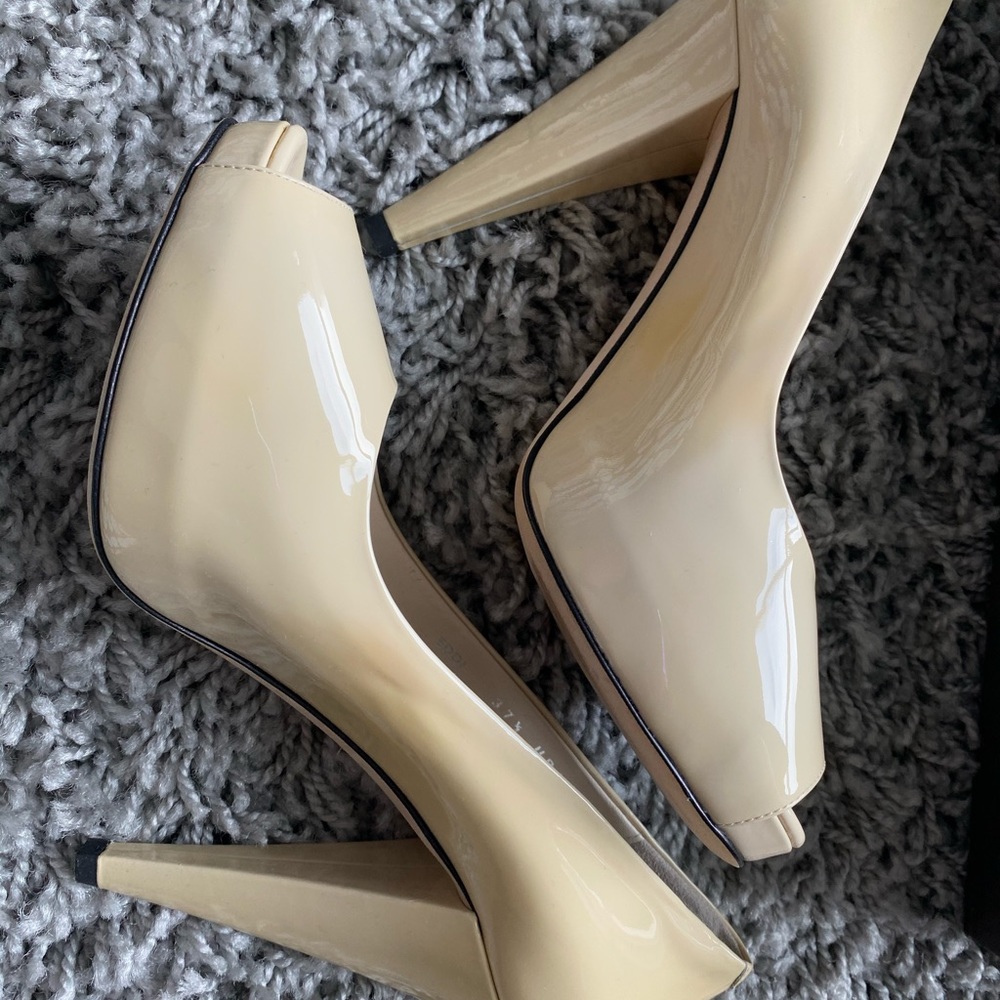 New!! Bally Patent Putty Cream Pump